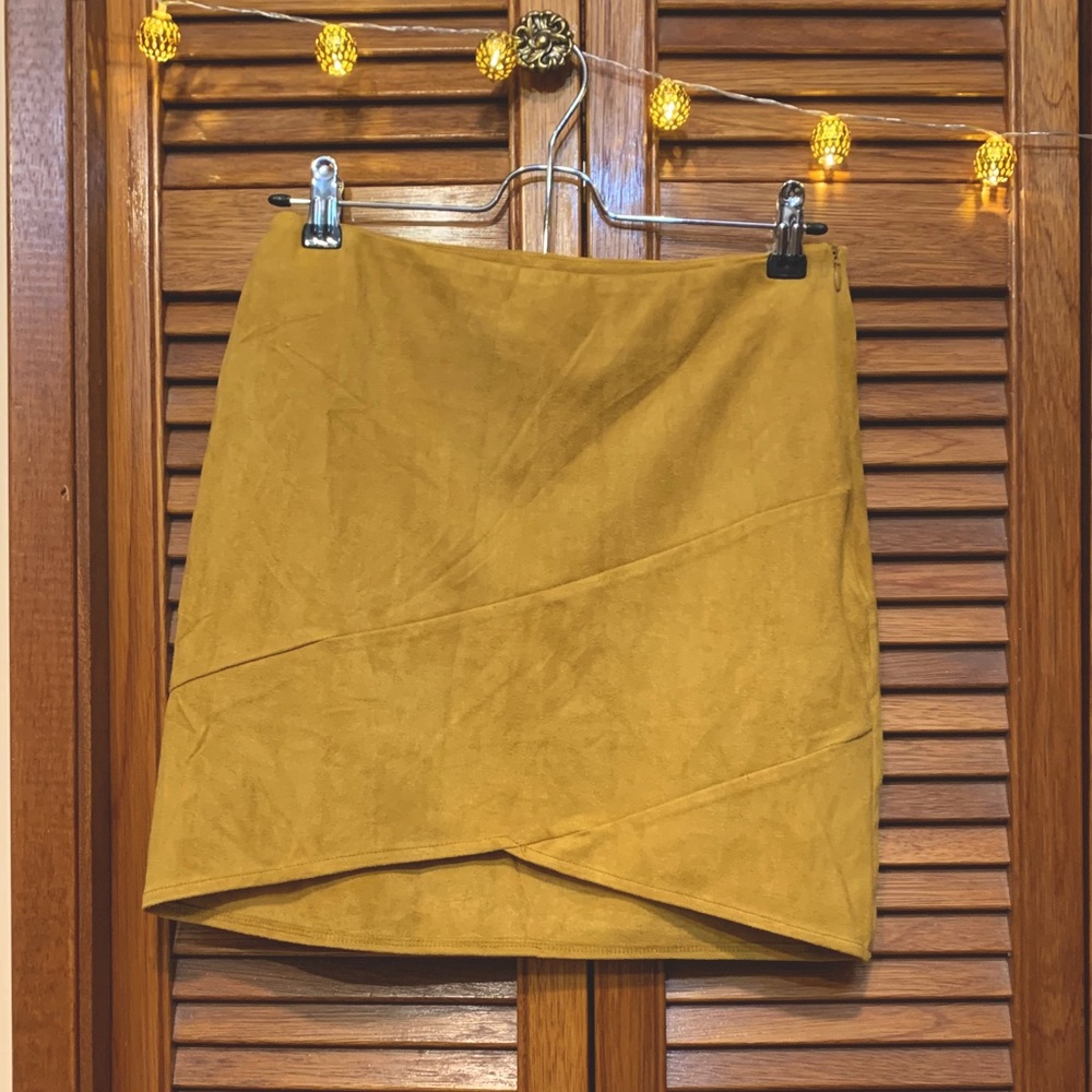 NWOT Faux suede skirt